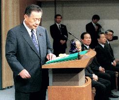 Mori apologizes but doesn't rescind 'divine nation' remark